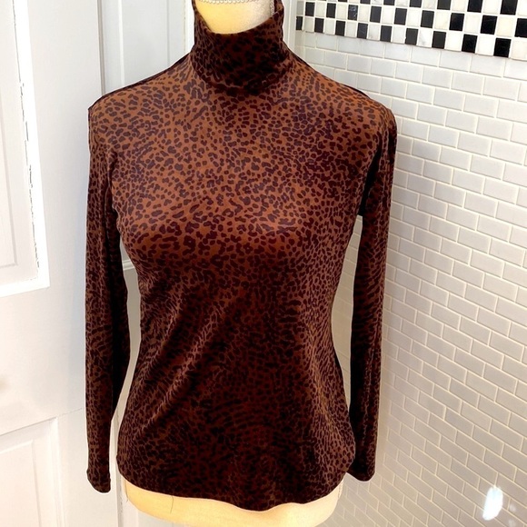 Binette New York velvet animal print pull over mock turtleneck. Washable.Size S. - Picture 6 of 7